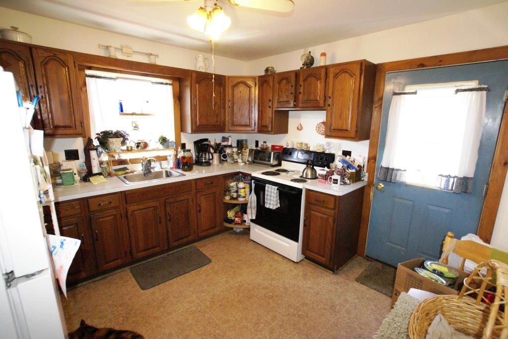 Country Cape Kitchen from DC Realty