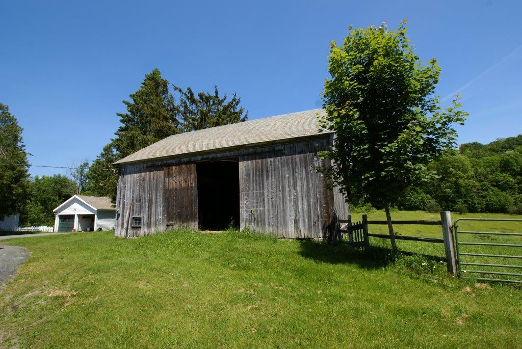Here's Country Gentlemen's Barn From DC Realty